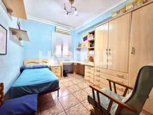 habitacion del piso en venta junto al mercado del grau