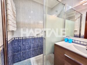 baño del piso en venta junto al mercado del grau