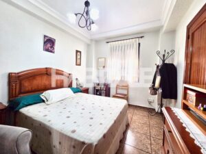 habitacion del piso en venta junto al mercado del grau