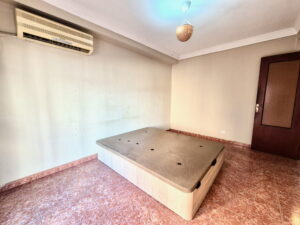 habitacion doble del piso a reformar en venta en Camins al Grau Valencia