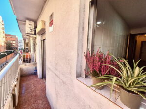balcon del piso a reformar en venta en Camins al Grau Valencia