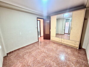 habitacion doble del piso a reformar en venta en Camins al Grau Valencia