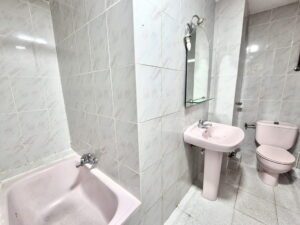 baño del piso a reformar en venta en Camins al Grau Valencia
