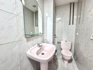 baño del piso a reformar en venta en Camins al Grau Valencia